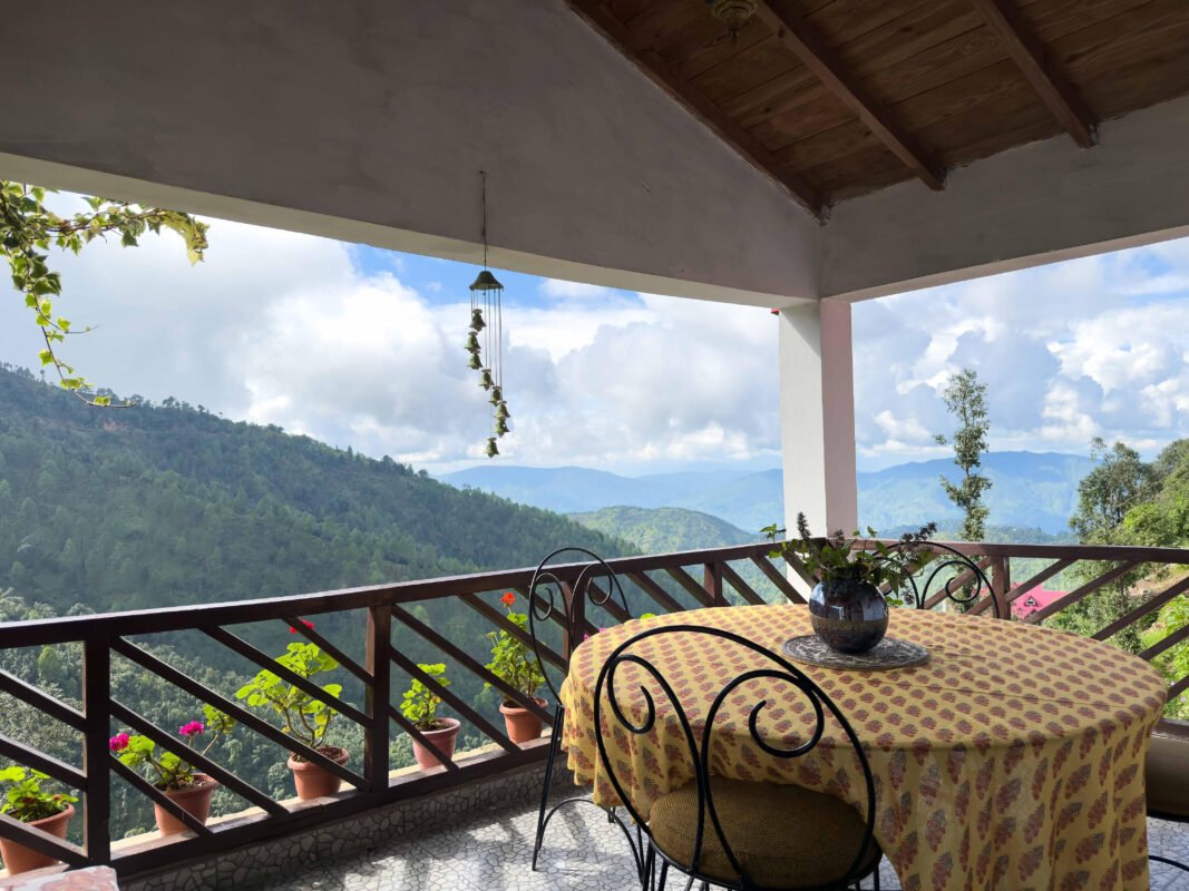 Outdoor dining area of Katie's Abode Hartola Homestay