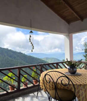 Outdoor dining area of Katie's Abode Hartola Homestay
